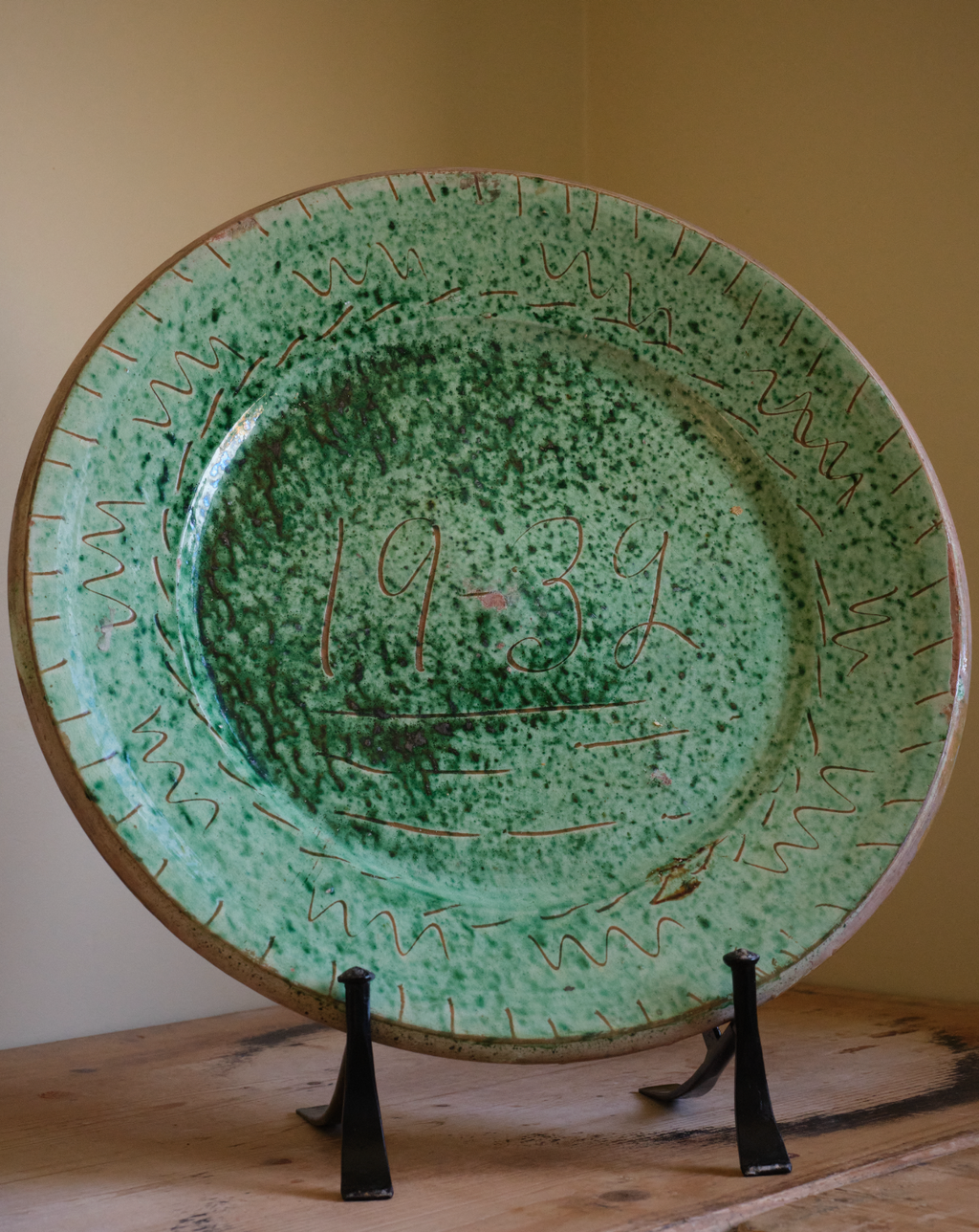 A Decorative plate scribed 19-39