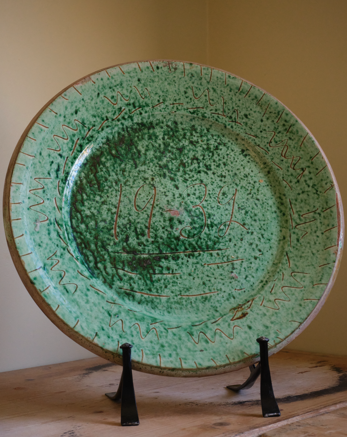A Decorative plate scribed 19-39