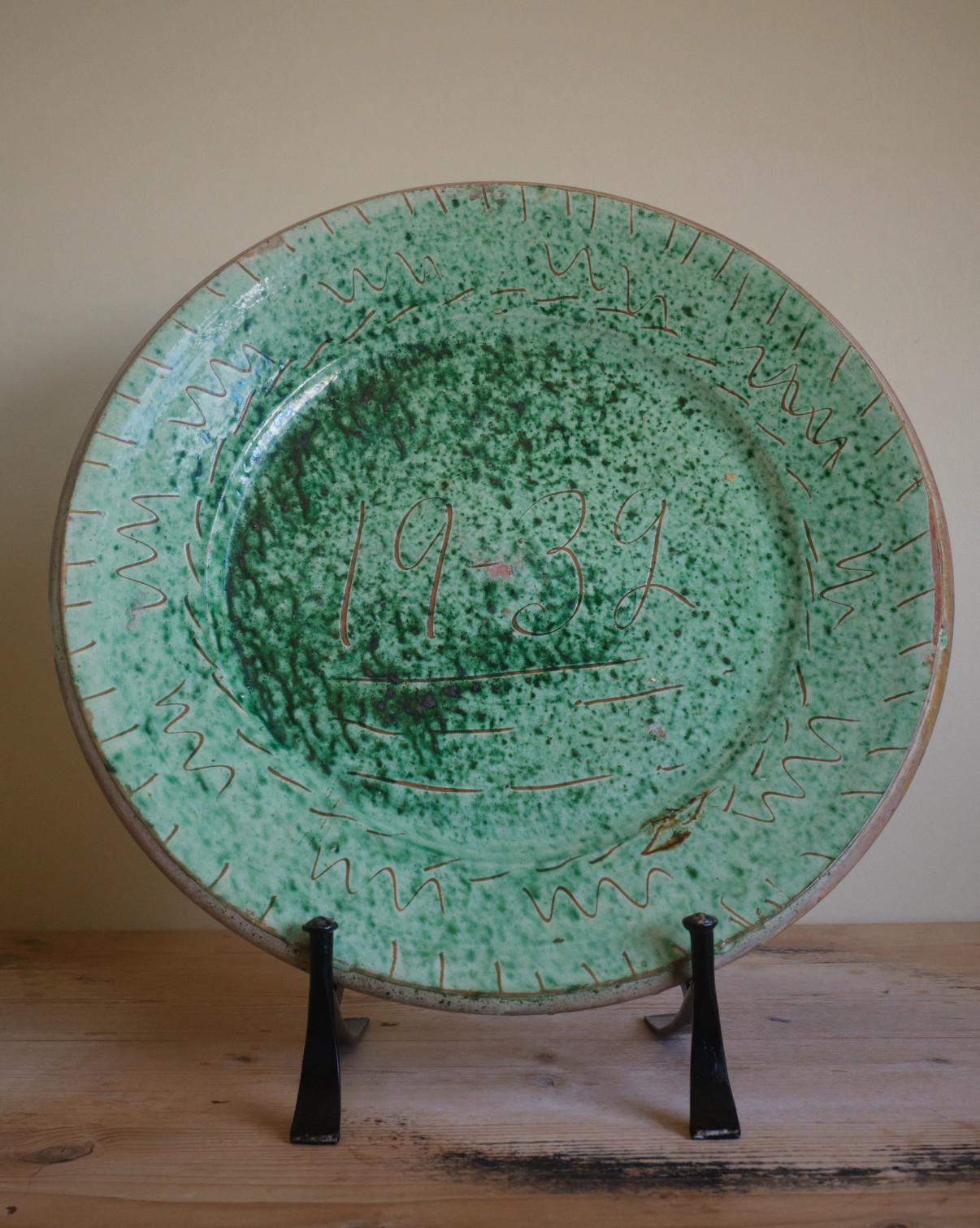 A Decorative plate scribed 19-39