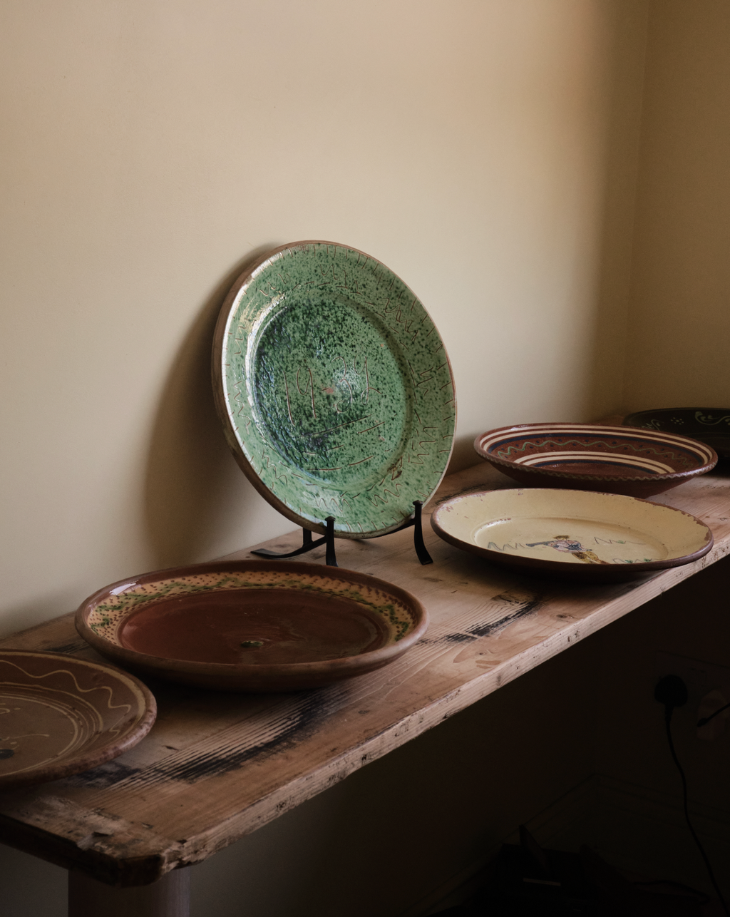 A Decorative plate scribed 19-39