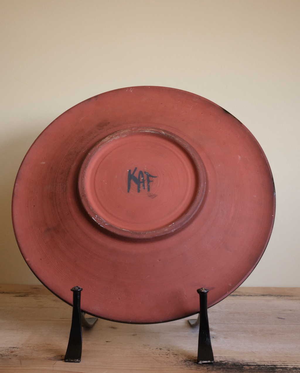 A large green Swedish decorative plate