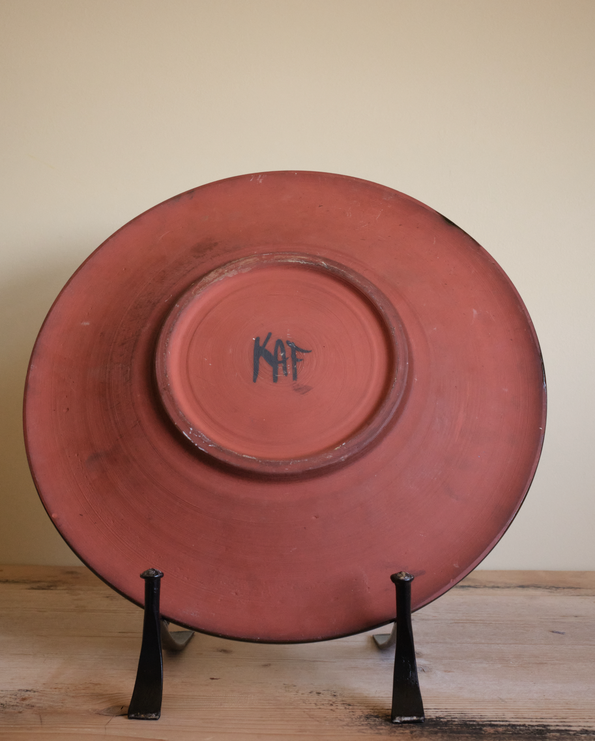A large green Swedish decorative plate
