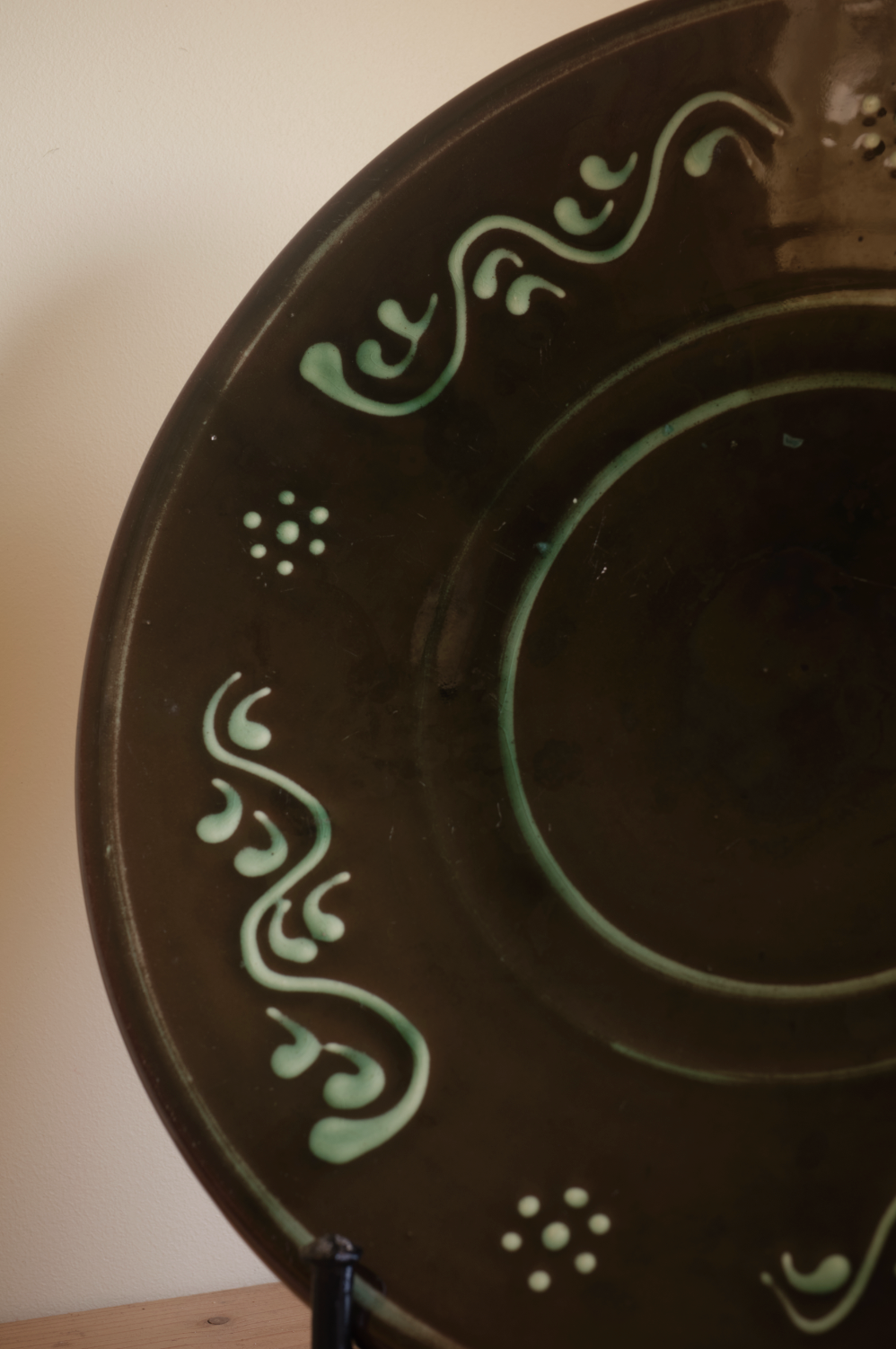 A large green Swedish decorative plate